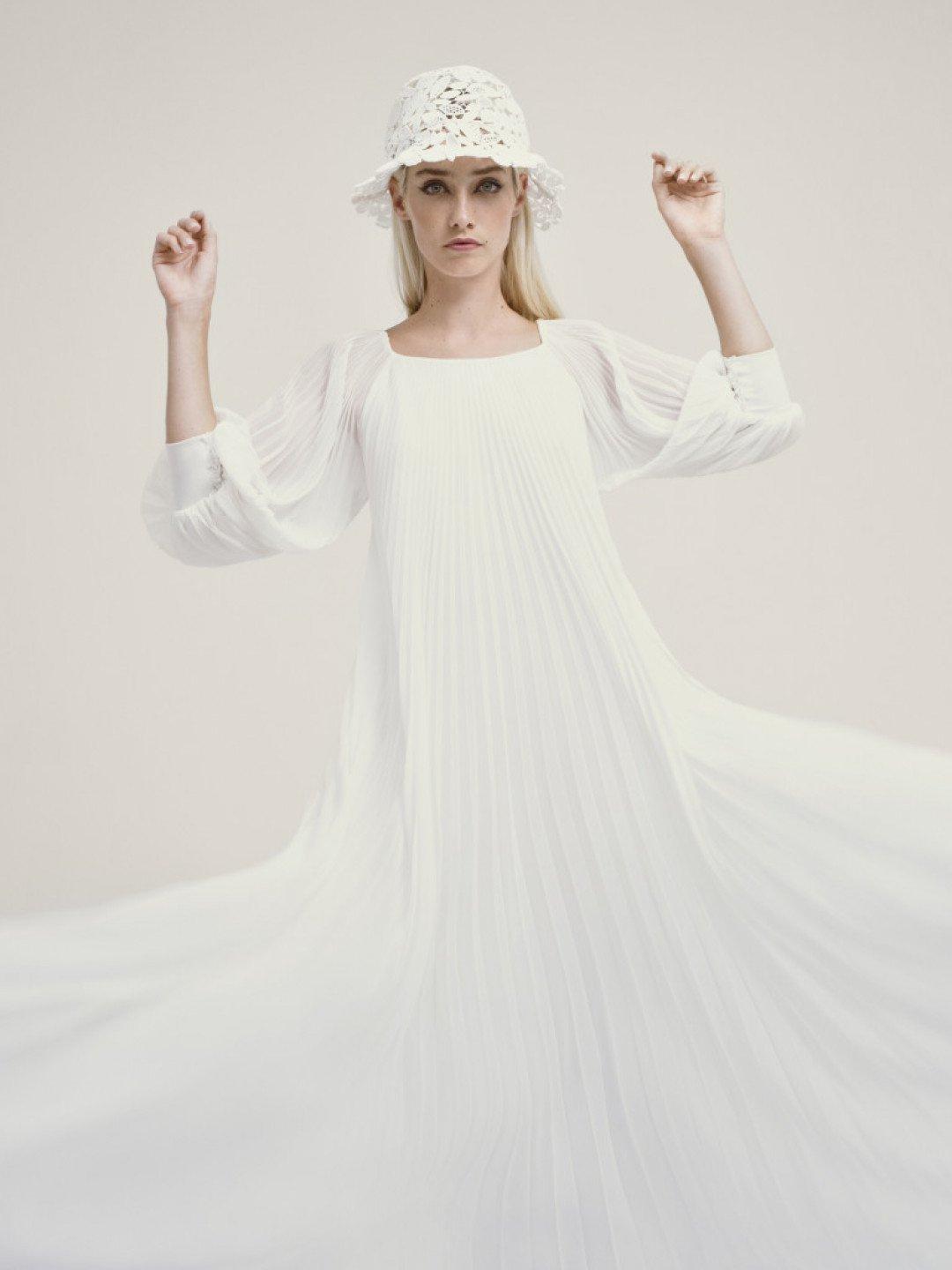 vestido de novia con pliegues largo y suelto