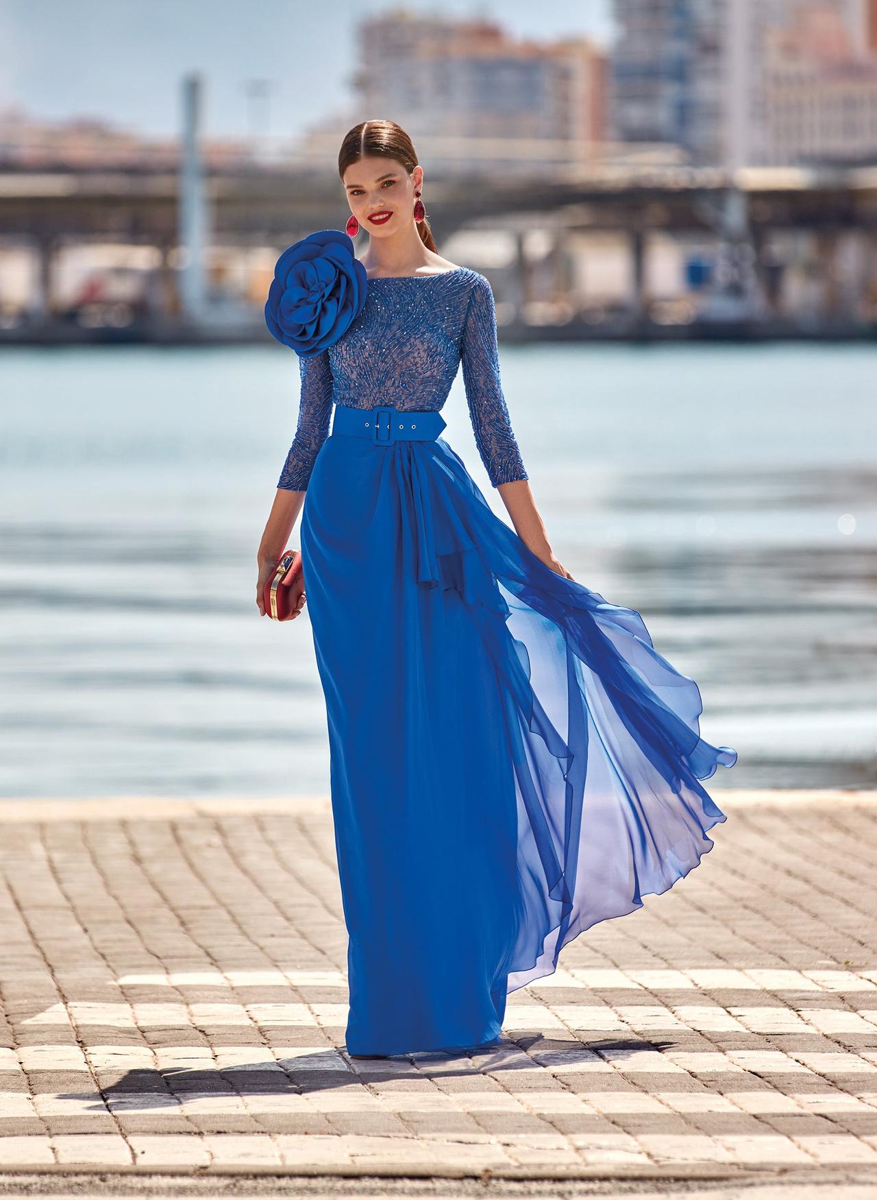 45 vestidos de noche azul rey para brillar como invitada - bodas.com.mx