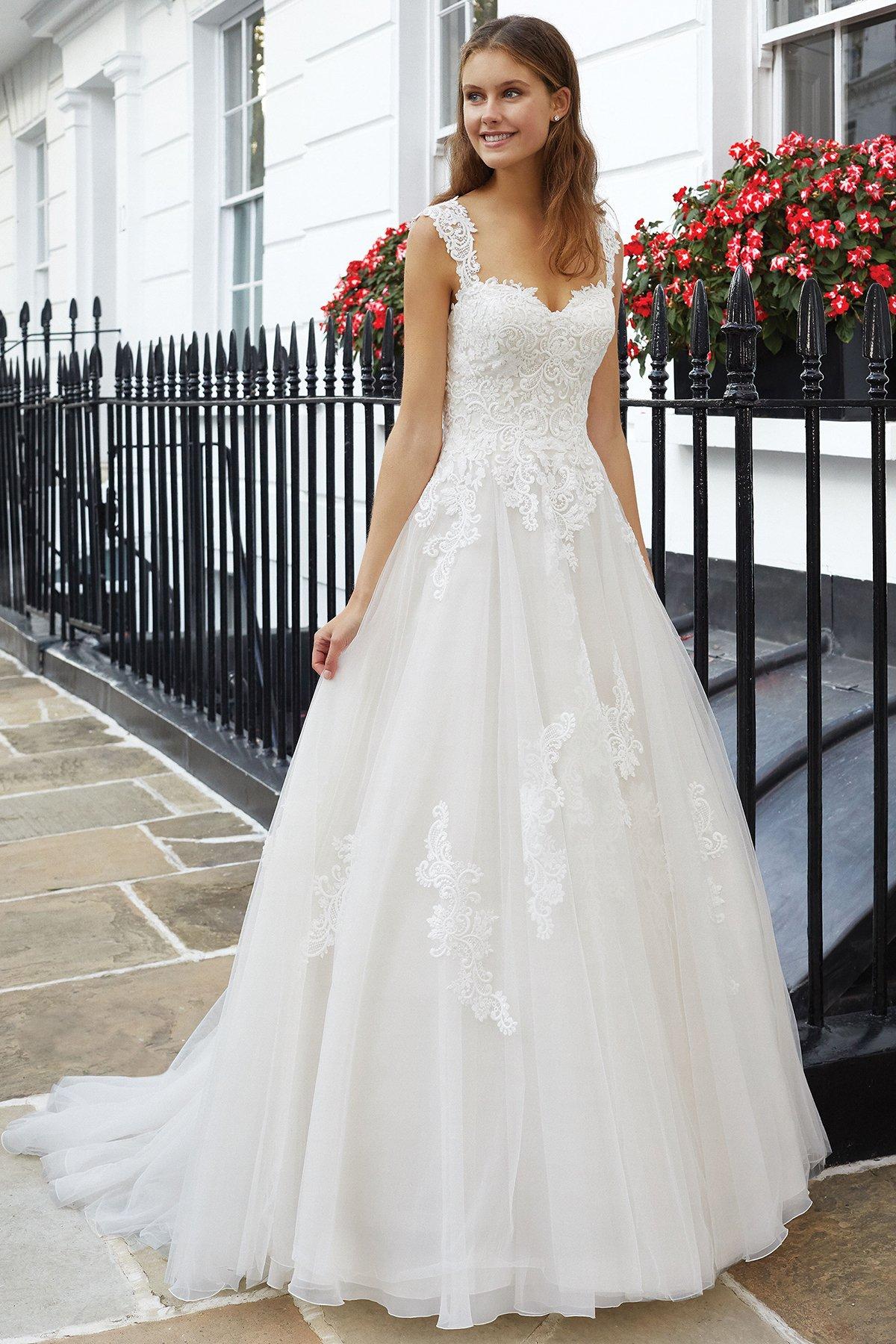 vestido de novia corte en a con tirantes y escote corazón