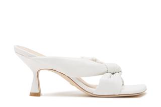 zapatos blancos de novia con tacón bajo