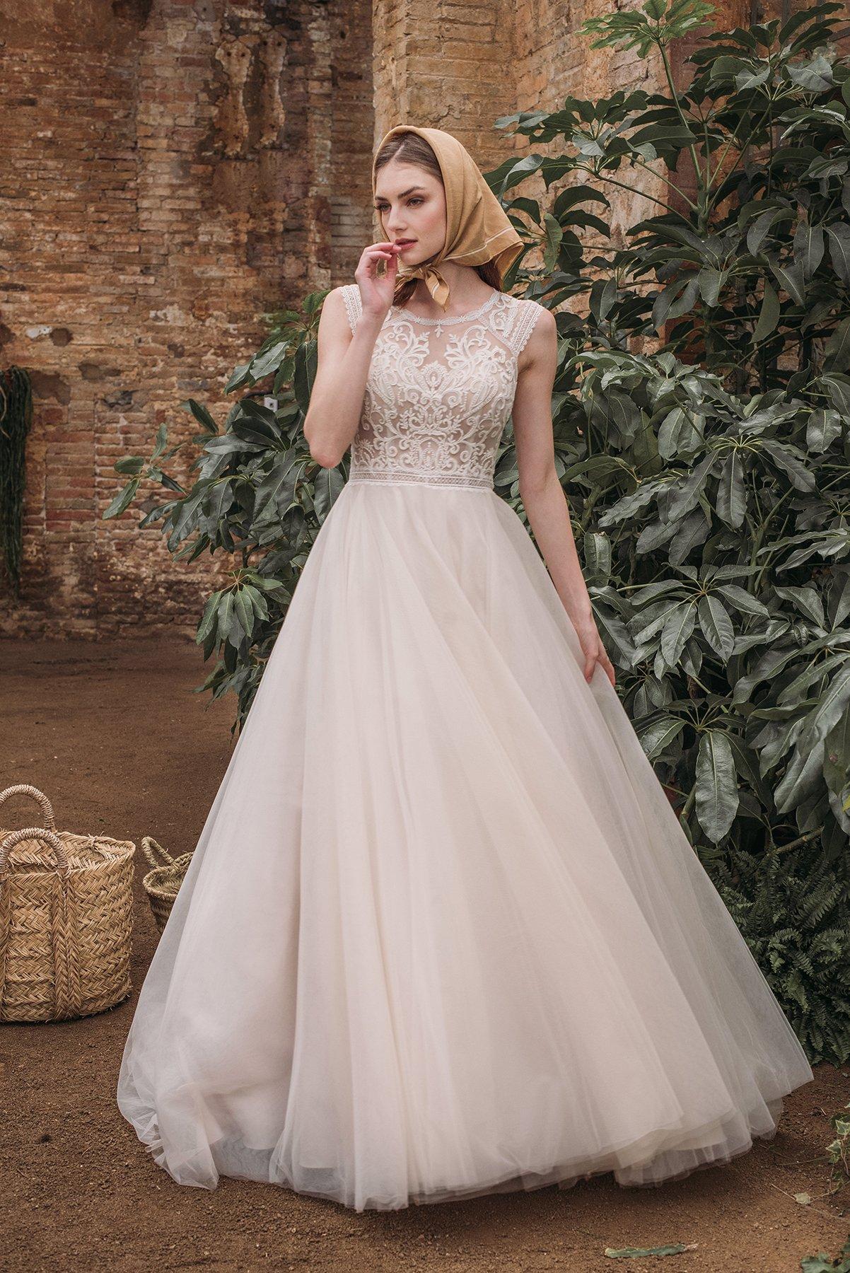 vestido de novia escote redondo y falda corte a