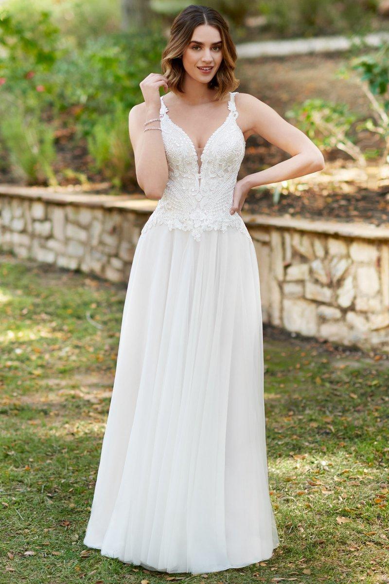 vestido de novia corte recto con escote tipo corsé de tirantes