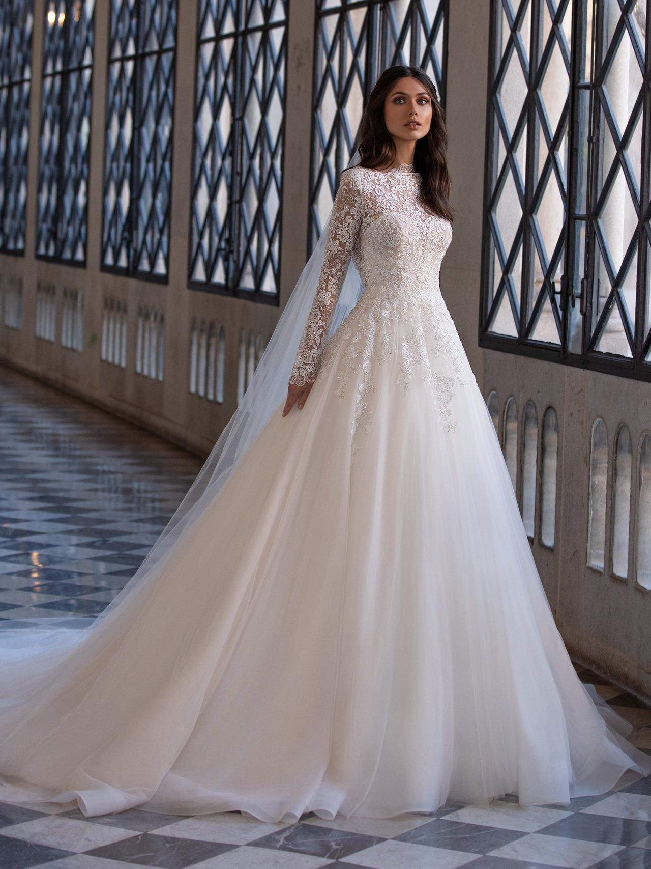 vestido de novia princesa escote cerrado y con manga larga