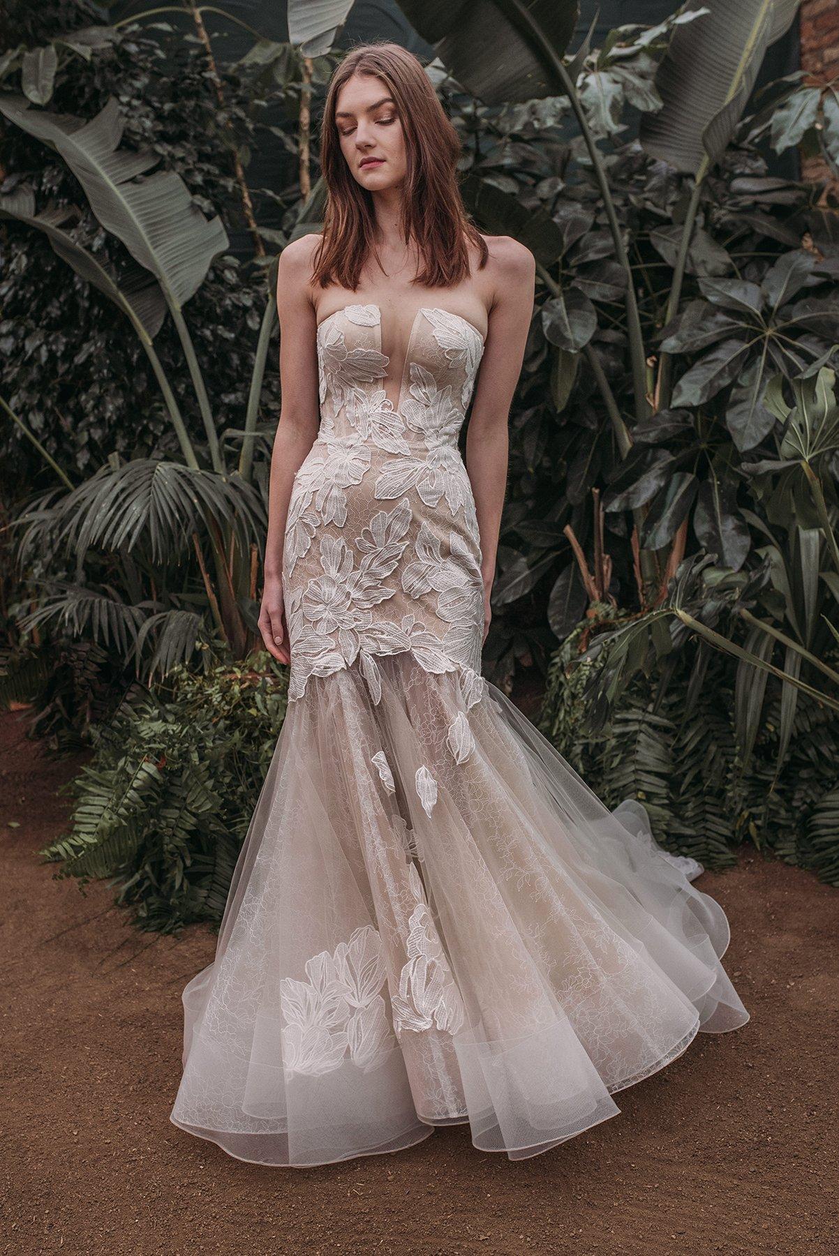 vestido de novia corte sirena con sensual escote