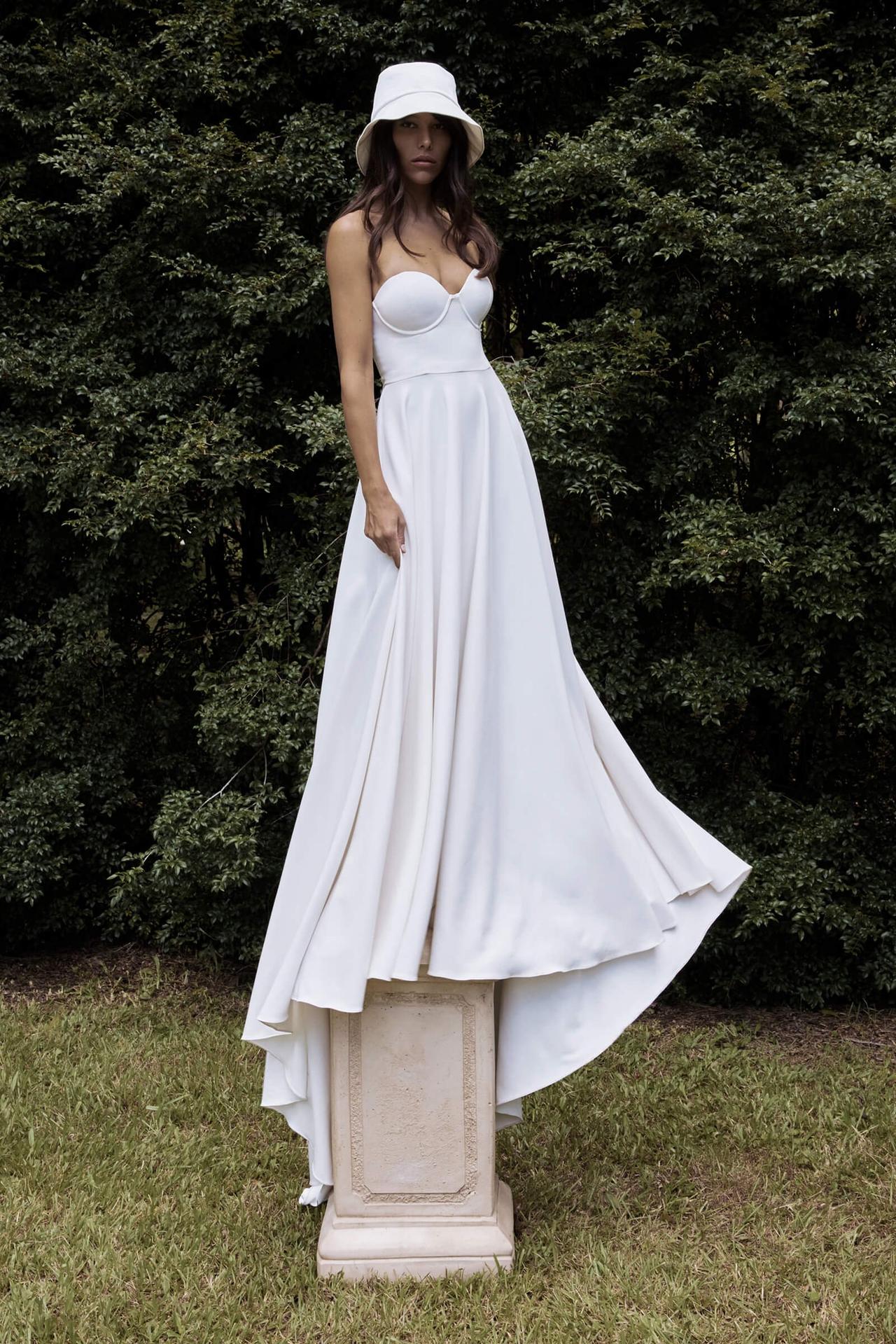 vestido de novia con escote bustier en forma de corazón
