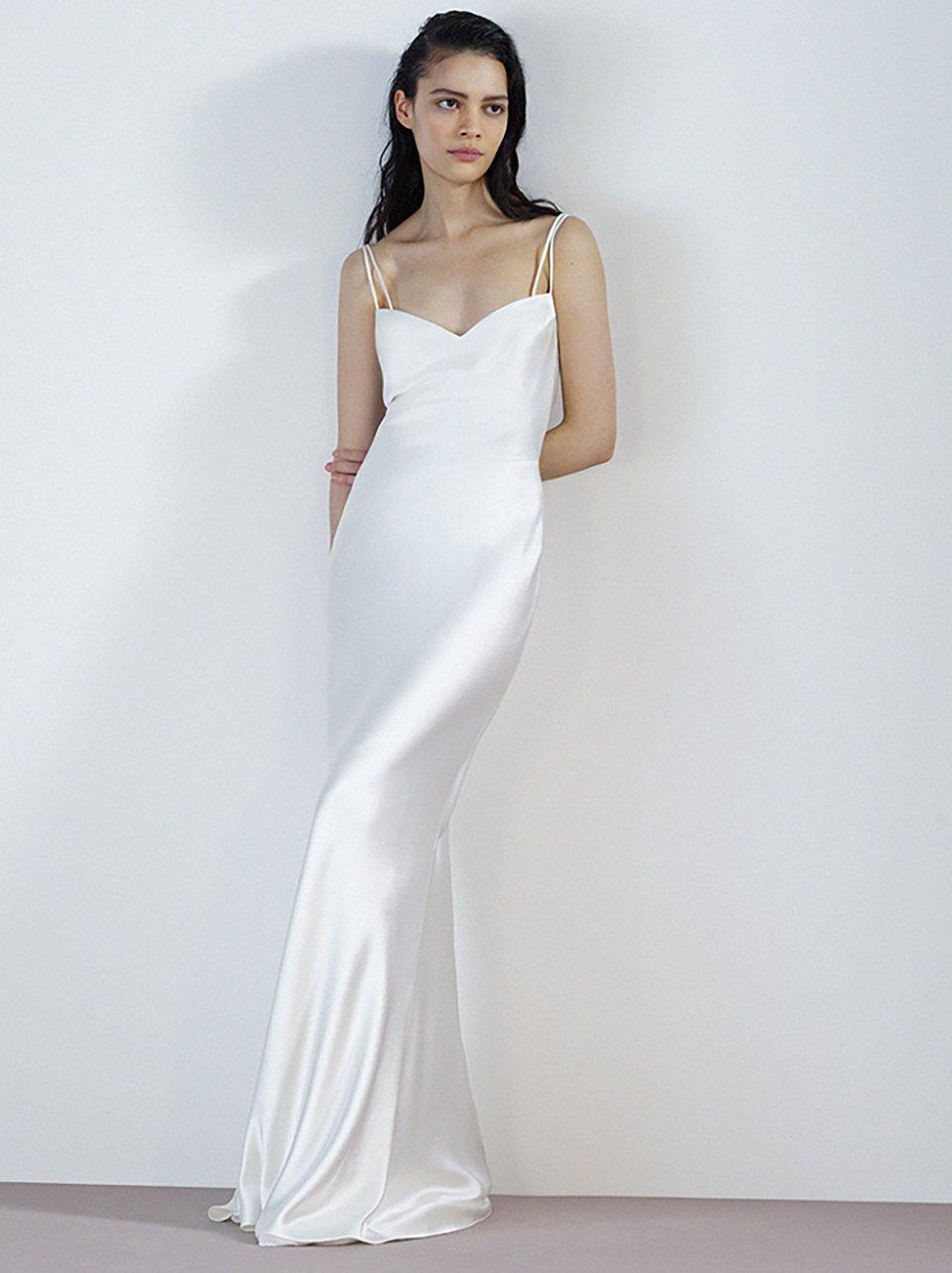 vestido de novia lencero y con escote de tirantes