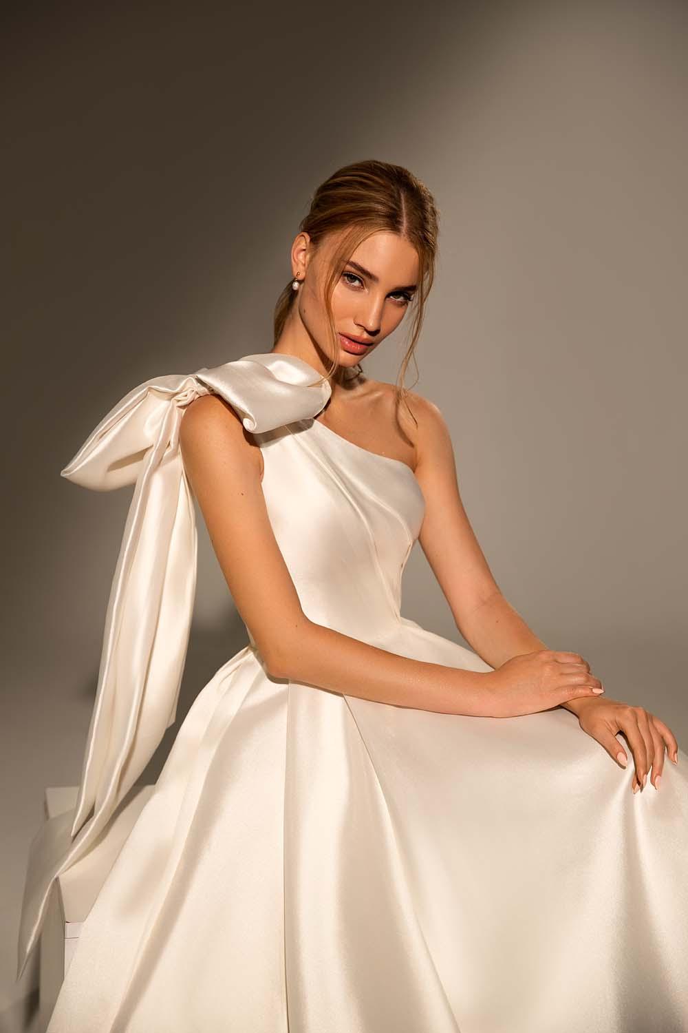 Estos son los 50 vestidos con moños para que no te puedes perder - bodas.com.mx