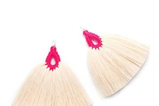 aretes para novia con flecos en color rosa