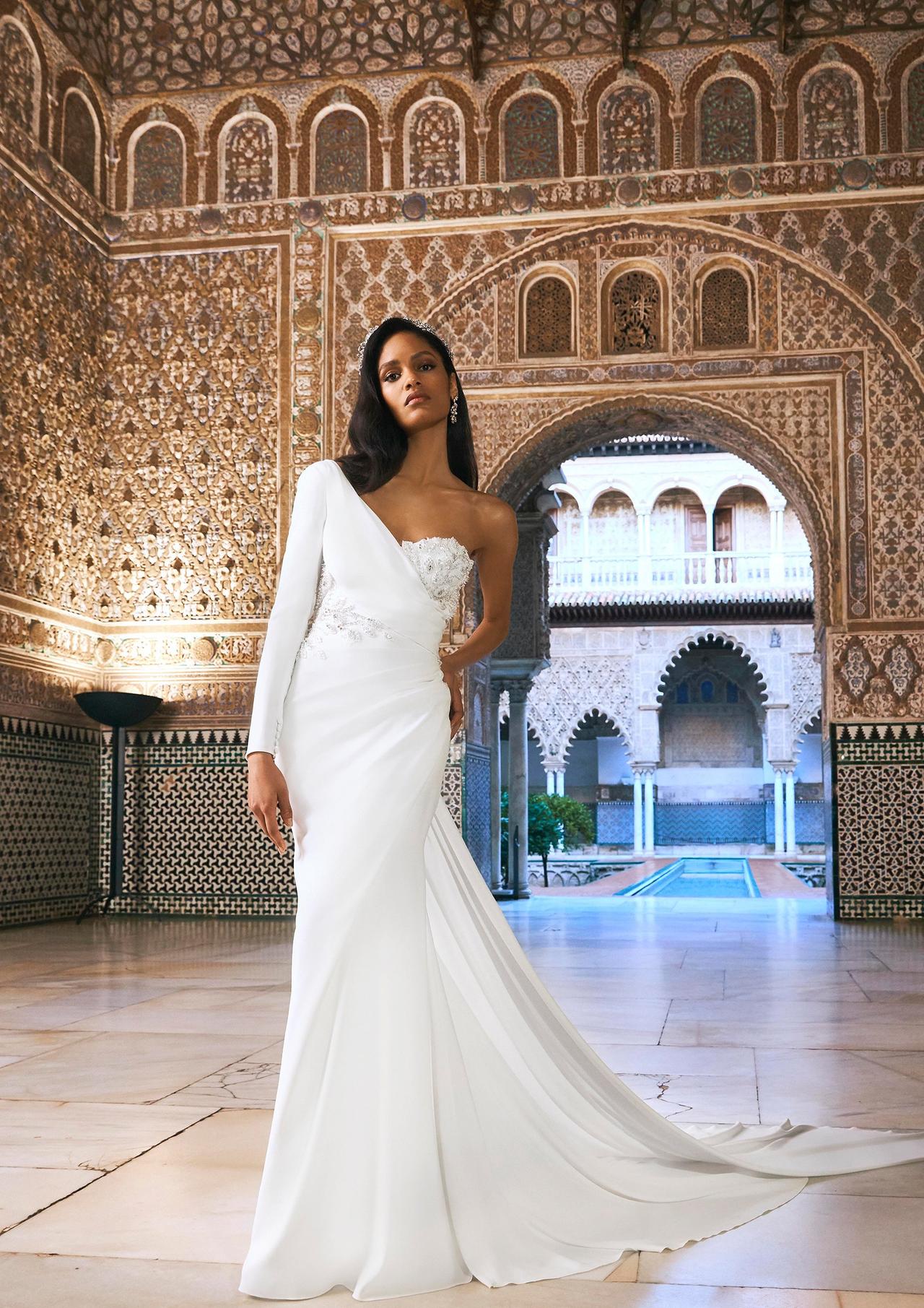 vestido de novia corte sirena con escote asimétrico