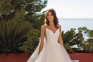 vestido de novia corte princesa con escote en V irantes