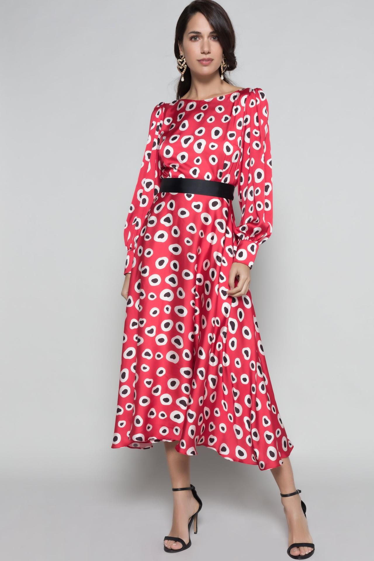 vestido de fiesta rojo con estampado y manga larga