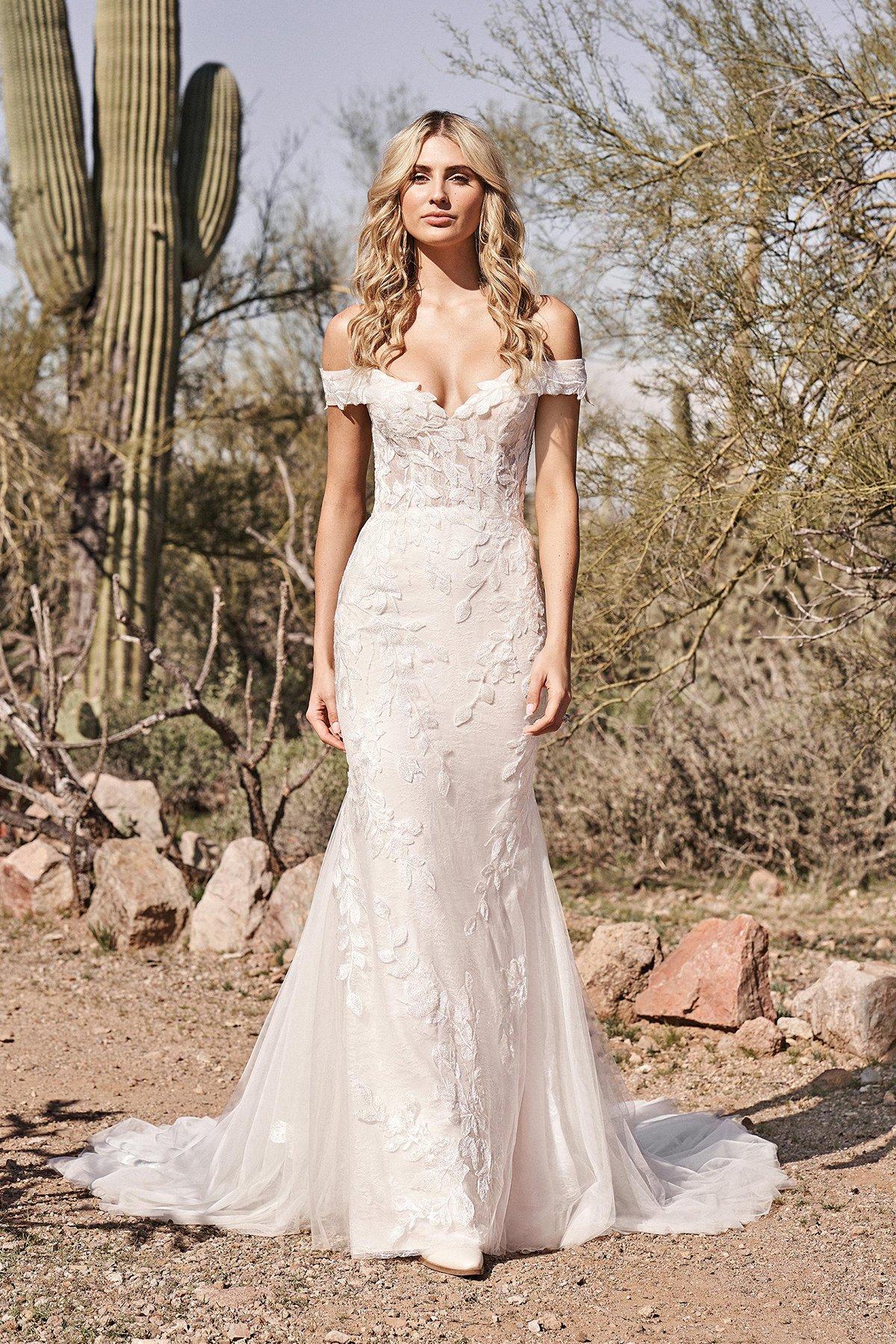 vestido de novia con encaje hombros caídos