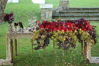 mesa de novios con luces