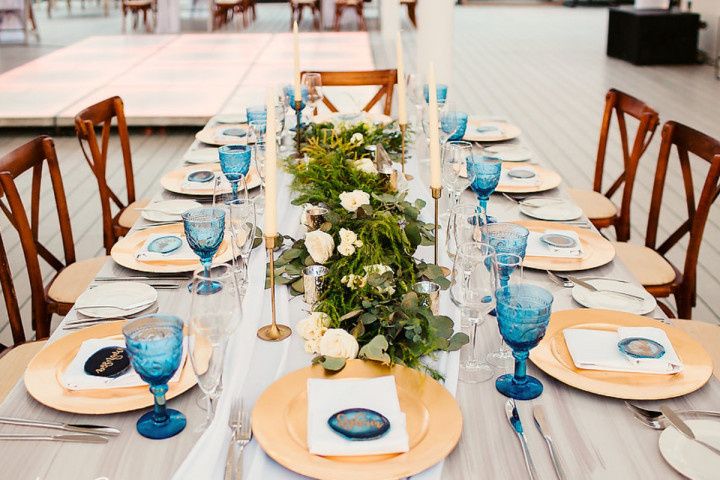 Tipos de mesas para el banquete: cuáles elegir y cómo decorarlas