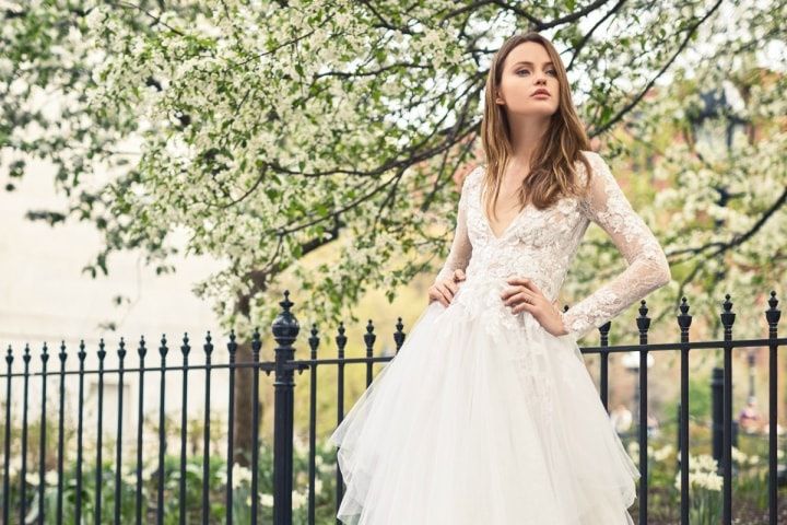 Vestidos de novia Monique Lhuillier 2018, ¿campo o ciudad?