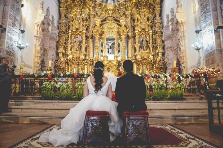 5 razones para tener una boda católica si son creyentes 