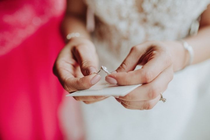 Manual básico (y preciso) para elegir los complementos de novia