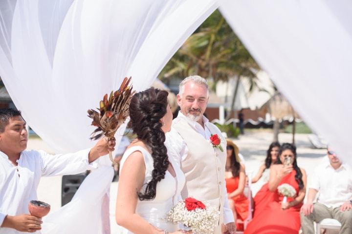 Peinado de novia con trenza lateral