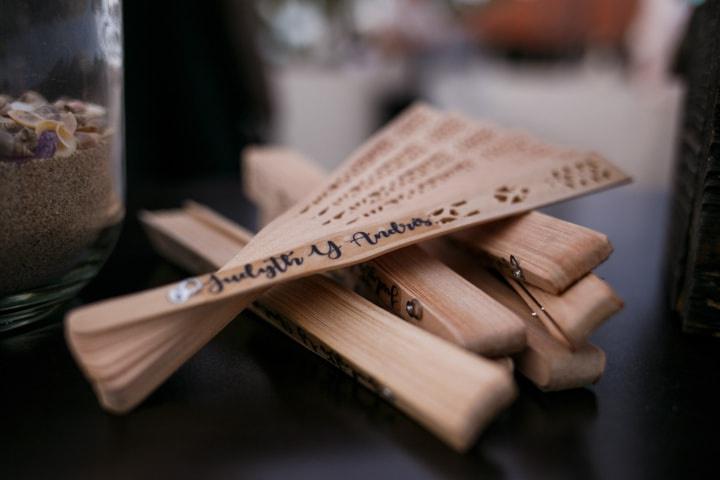 recuerdos abanicos para boda​