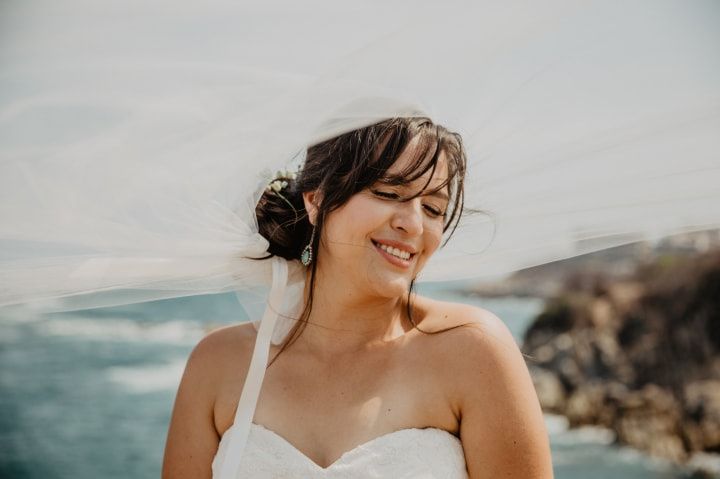 sonrisa de novia en la boda