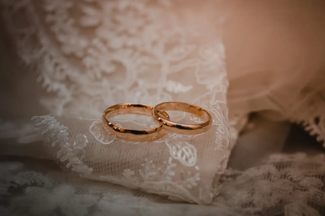 Buena suerte daño blanco como la nieve 12 cosas que deben saber sobre sus anillos de boda - bodas.com.mx