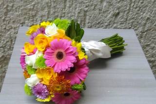 ramo de novia con gerberas de colores