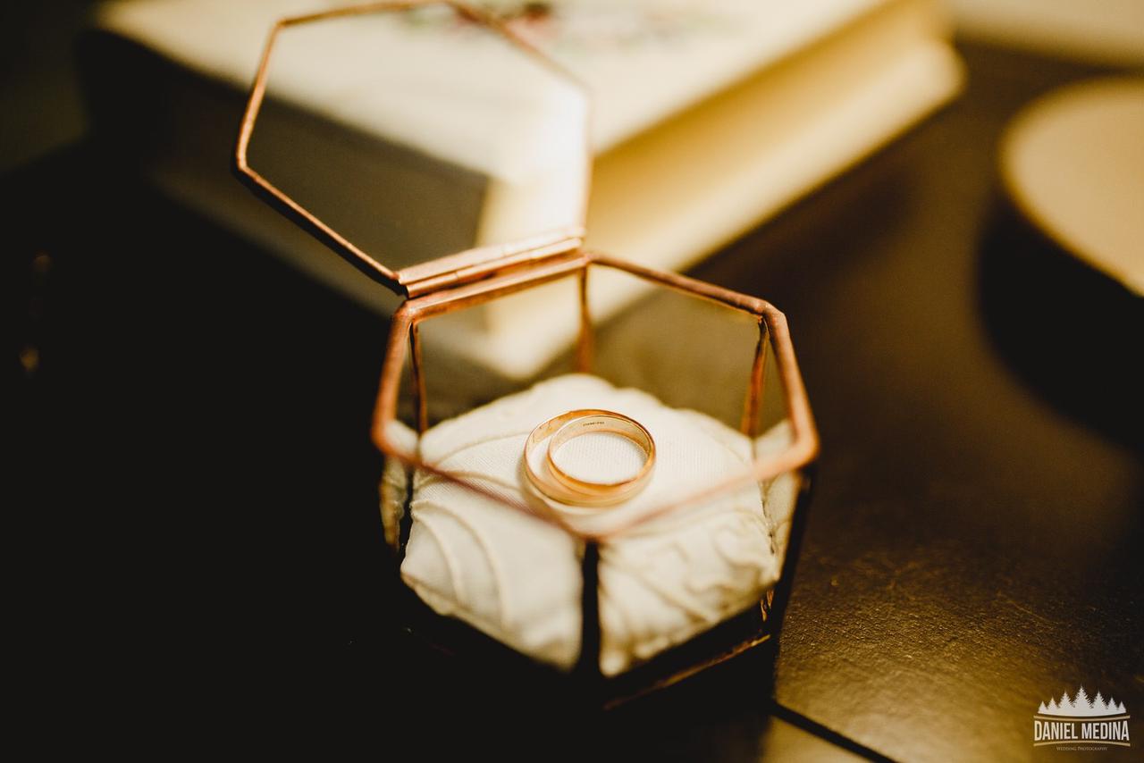 caja de cristal para anillos de boda