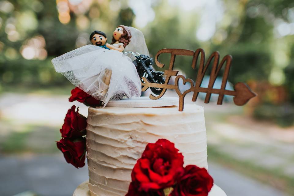 Premium Photo | White-pink beautiful wedding cake on the background of the  evening wedding arch.