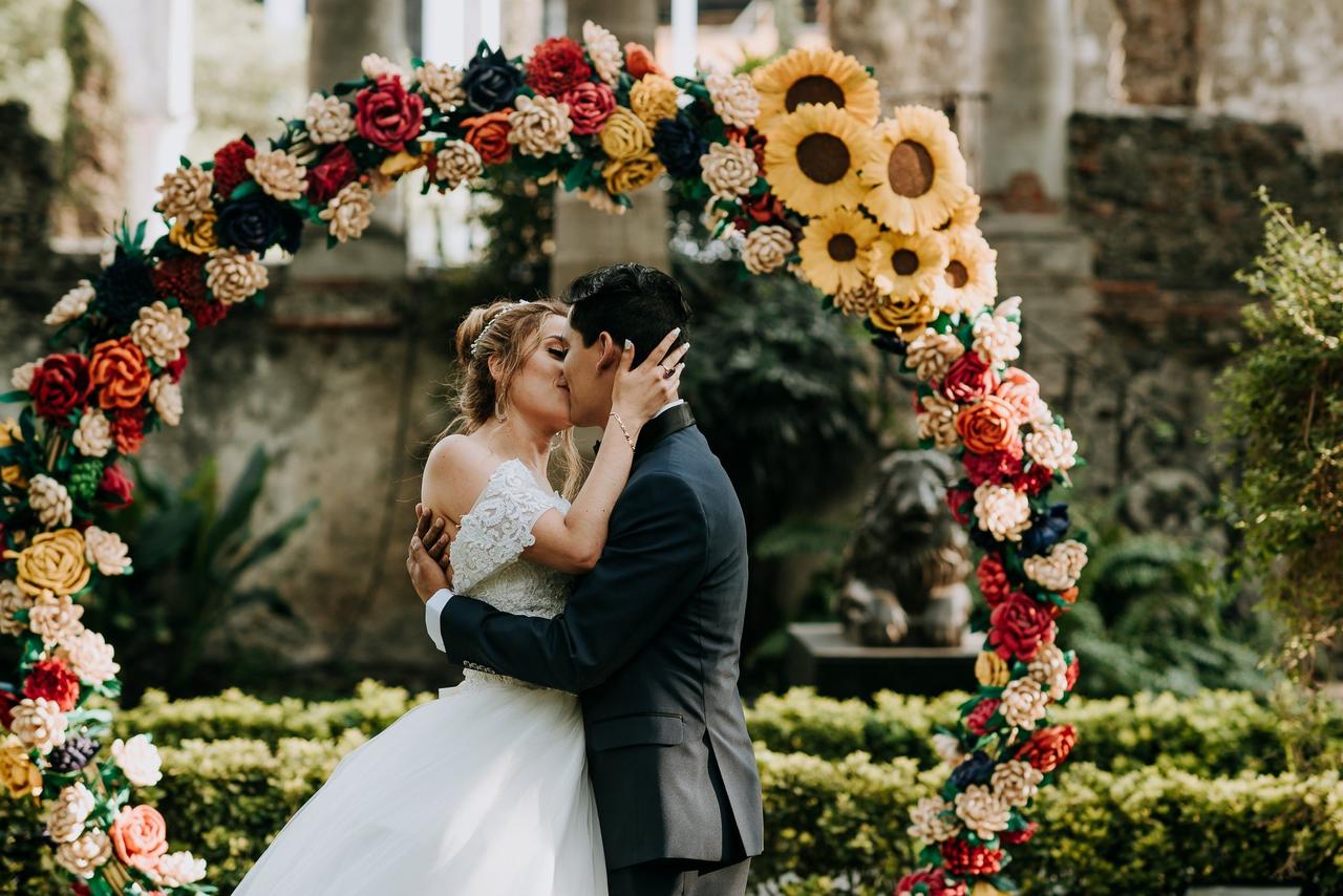 25 aros de flores para boda ¡para un romance redondo! - bodas.com.mx