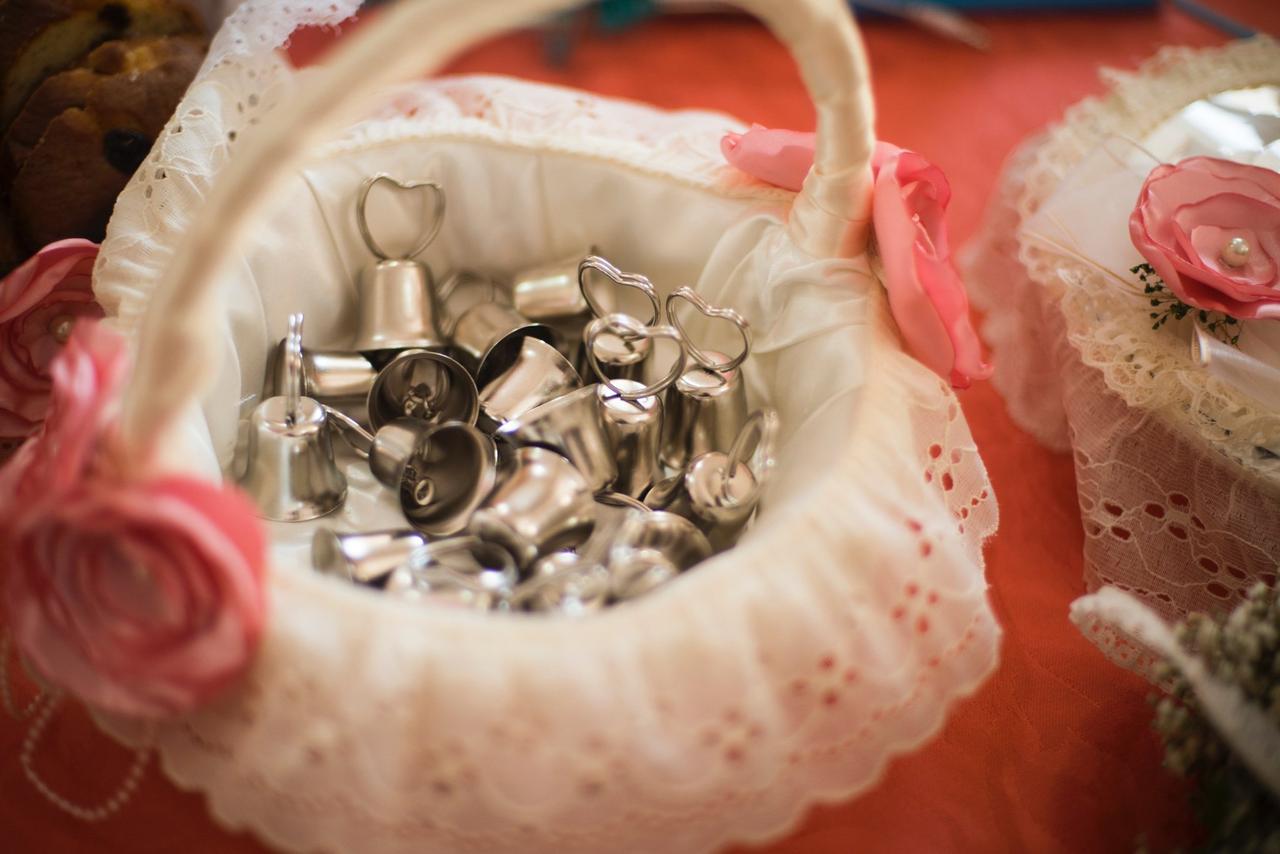 campanas para boda con corazón