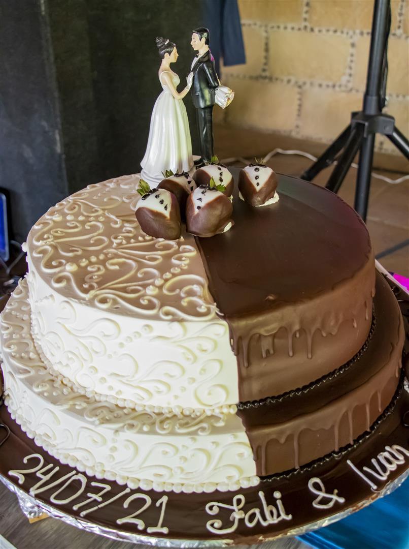 pastel de boda mitad chocolate