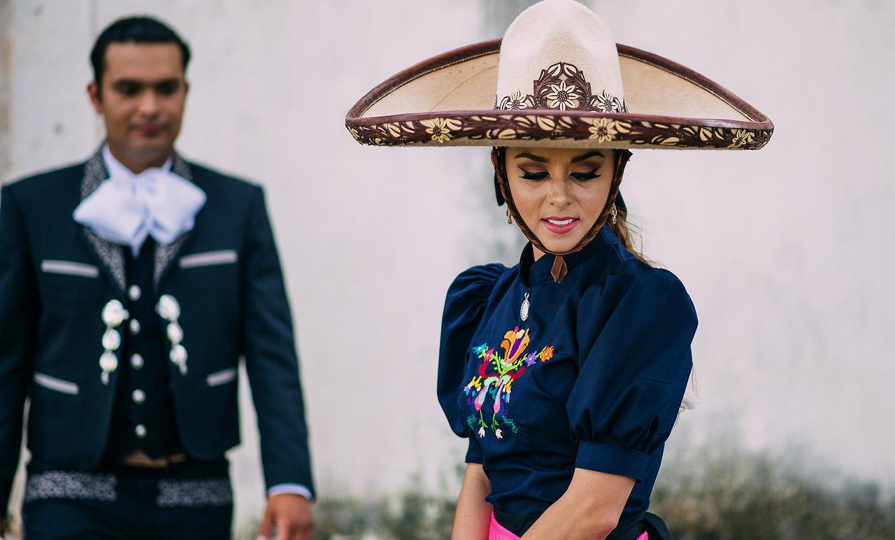 vestido estilo mexicano moderno