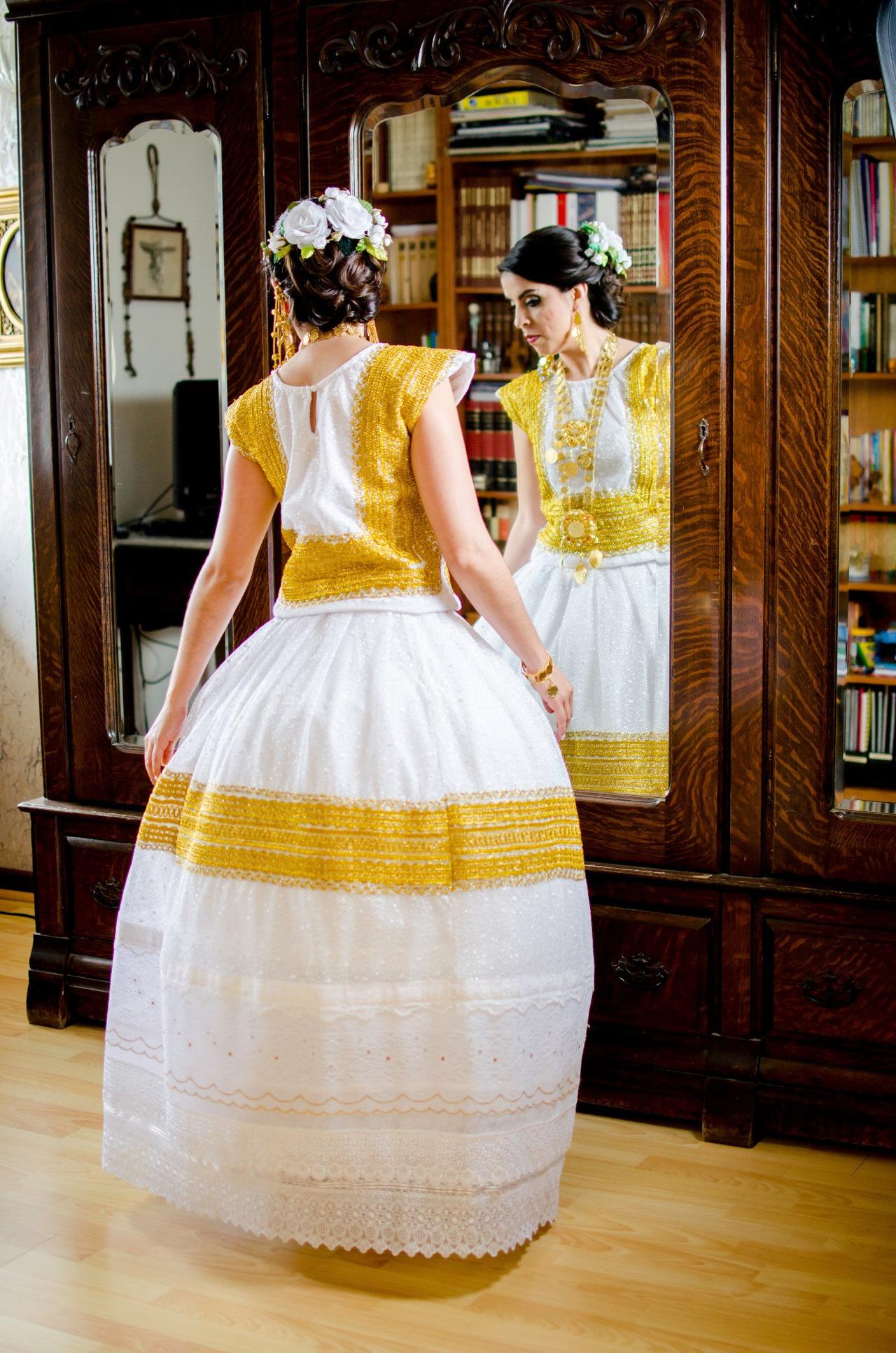 vestido de novia tradicional mexicano con volumen