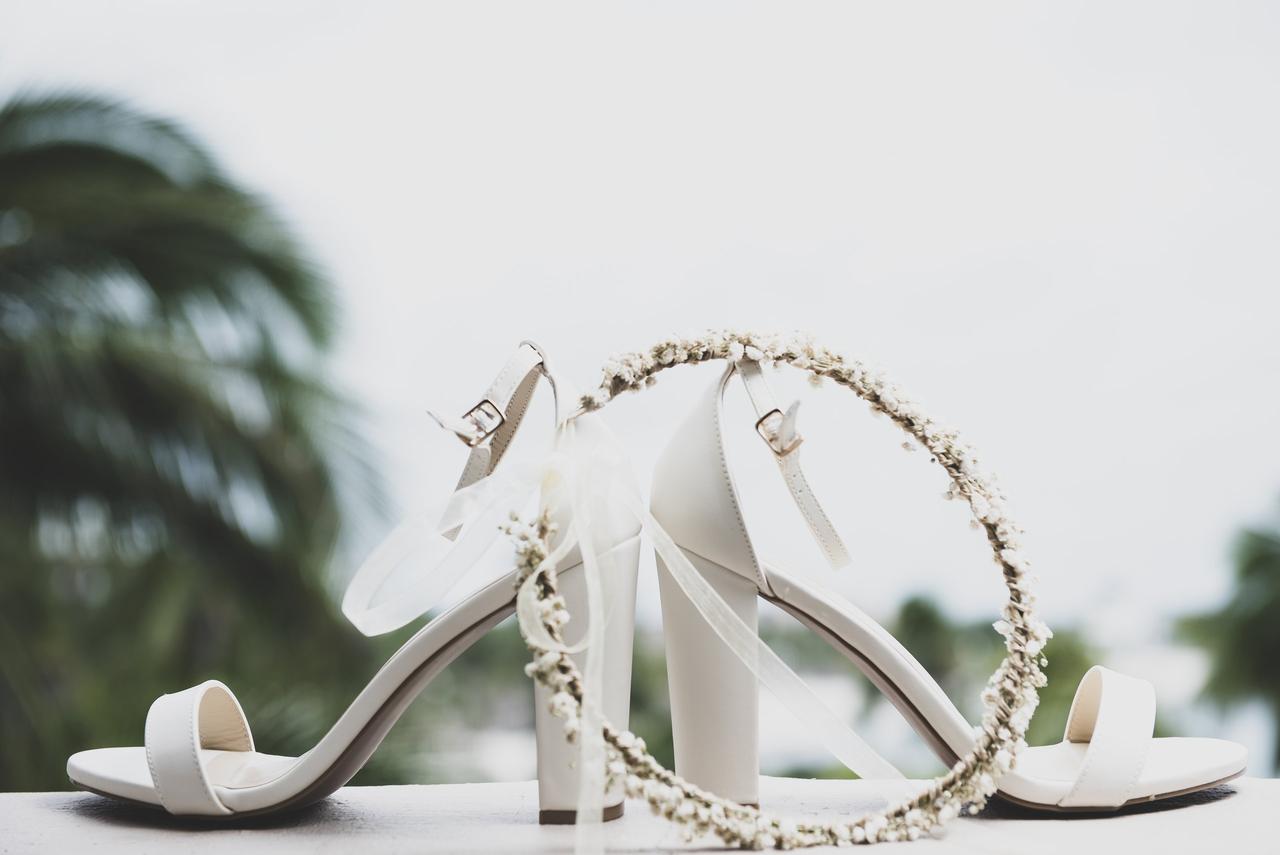 Zapatos blancos novia bodas.com.mx