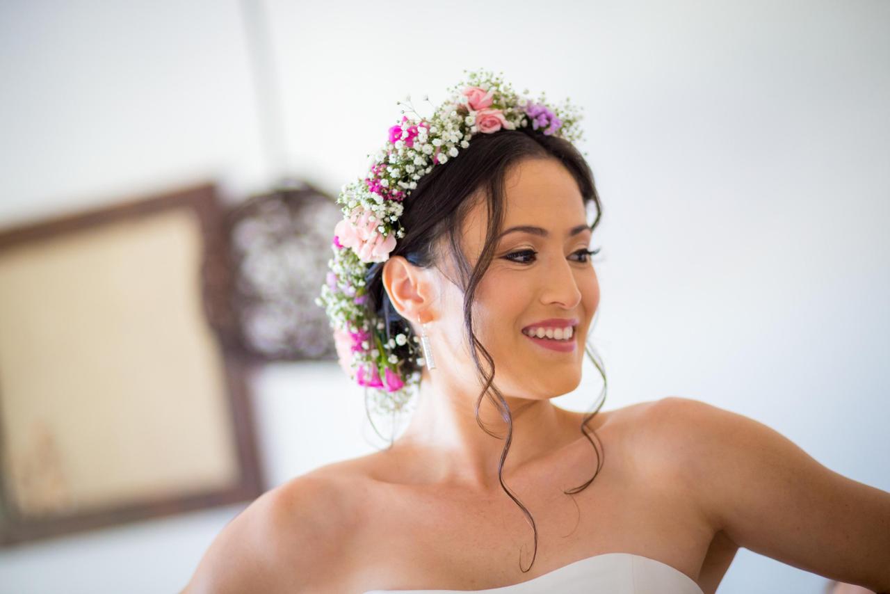 Peinados de novia con flores naturales, no podrás escoger solo uno -  bodas.com.mx