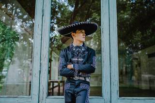 traje de novio de charro elegante