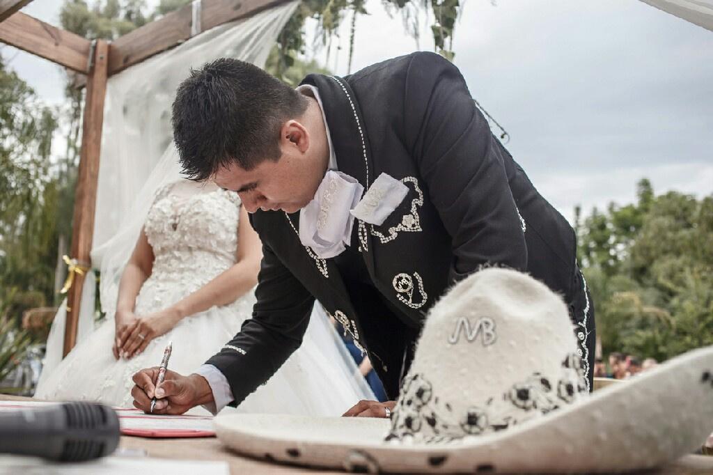 outfit para boda mexicana hombre