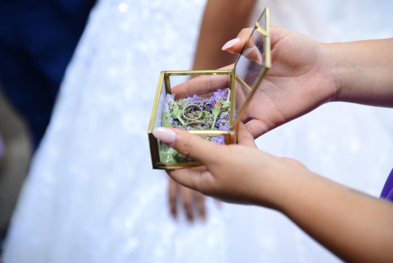 caja de cristal para anillos de boda