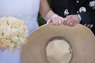 fotos de posboda con sombrero de charro