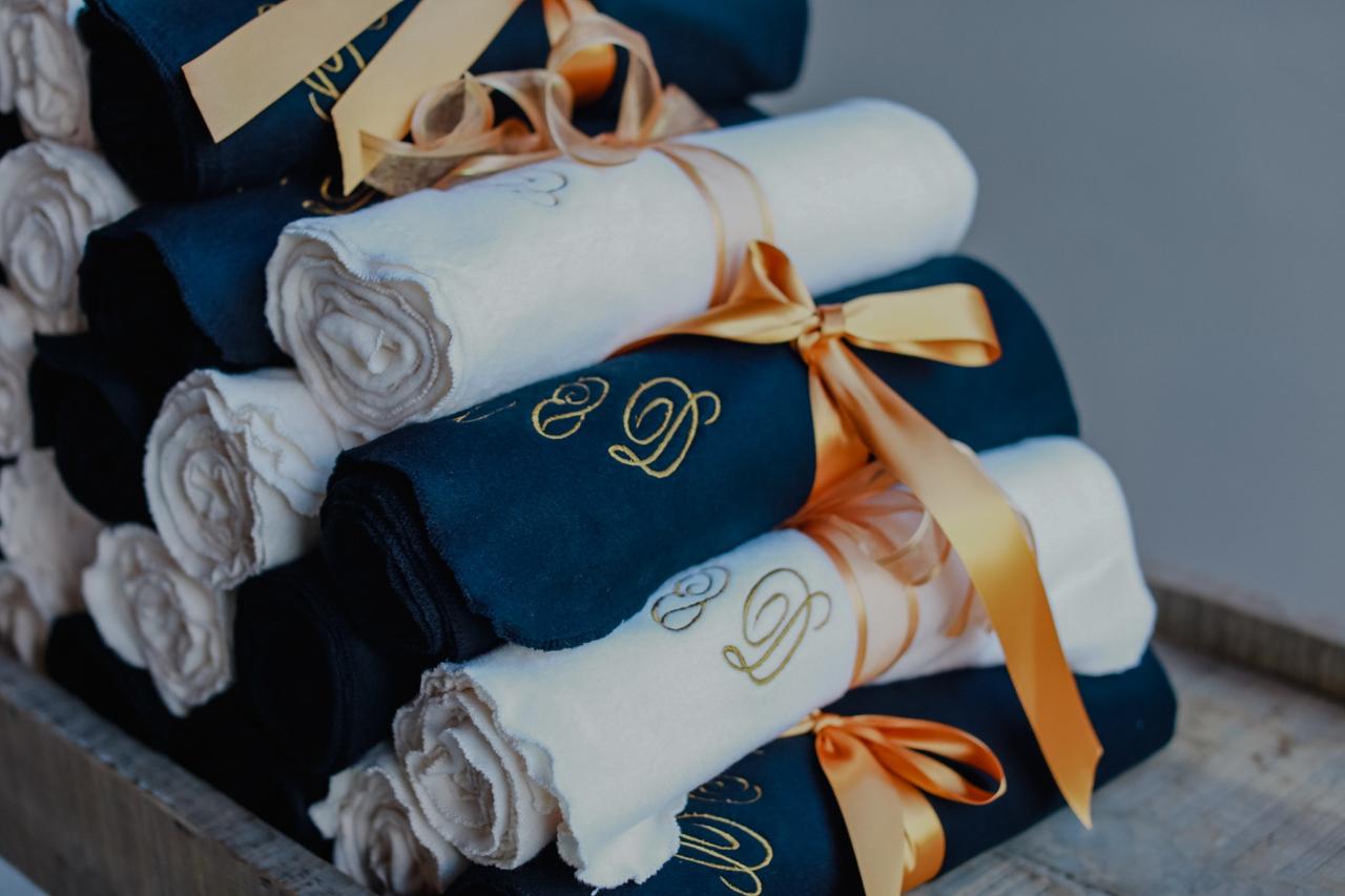 Juego de 2 toallas de playa personalizadas Mr. and Mrs. – Idea de regalo  para parejas – Idea de regalo para recién casados – Regalo de boda bordado
