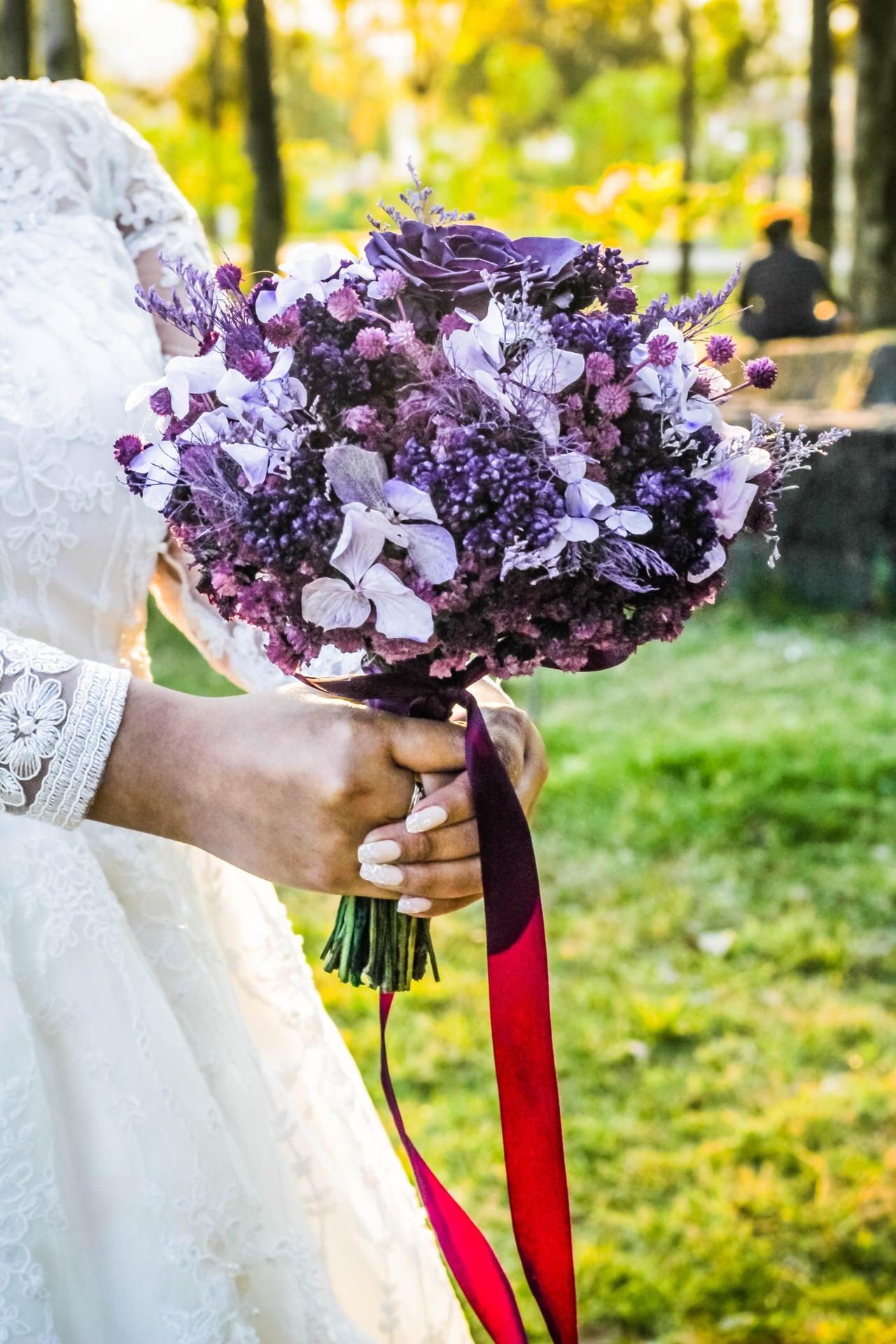 ramo de novia morado