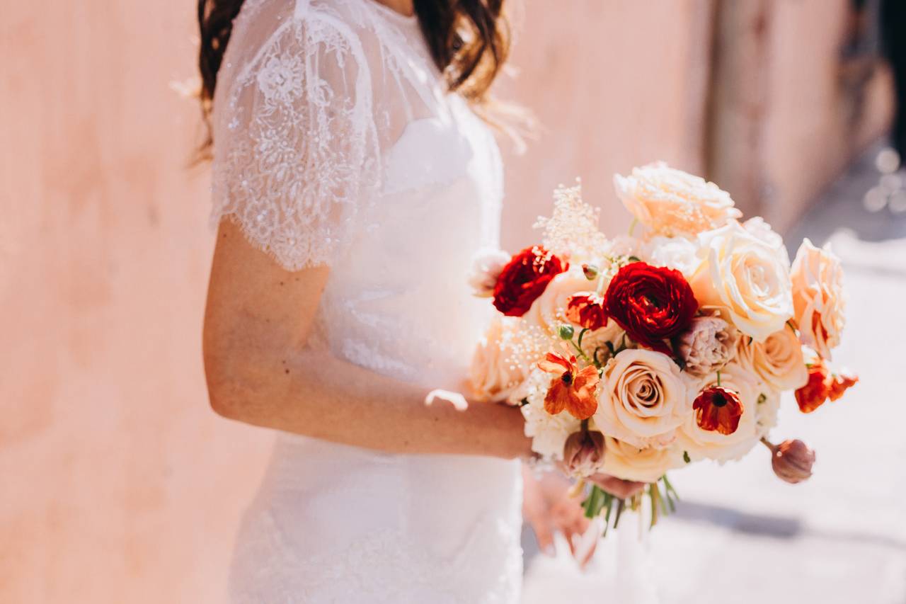 Ramos de novia con rosas: ¿seguirán pareciéndote muy clásicas? 