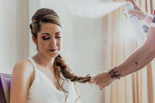 Trenzas de lado pelo rizado