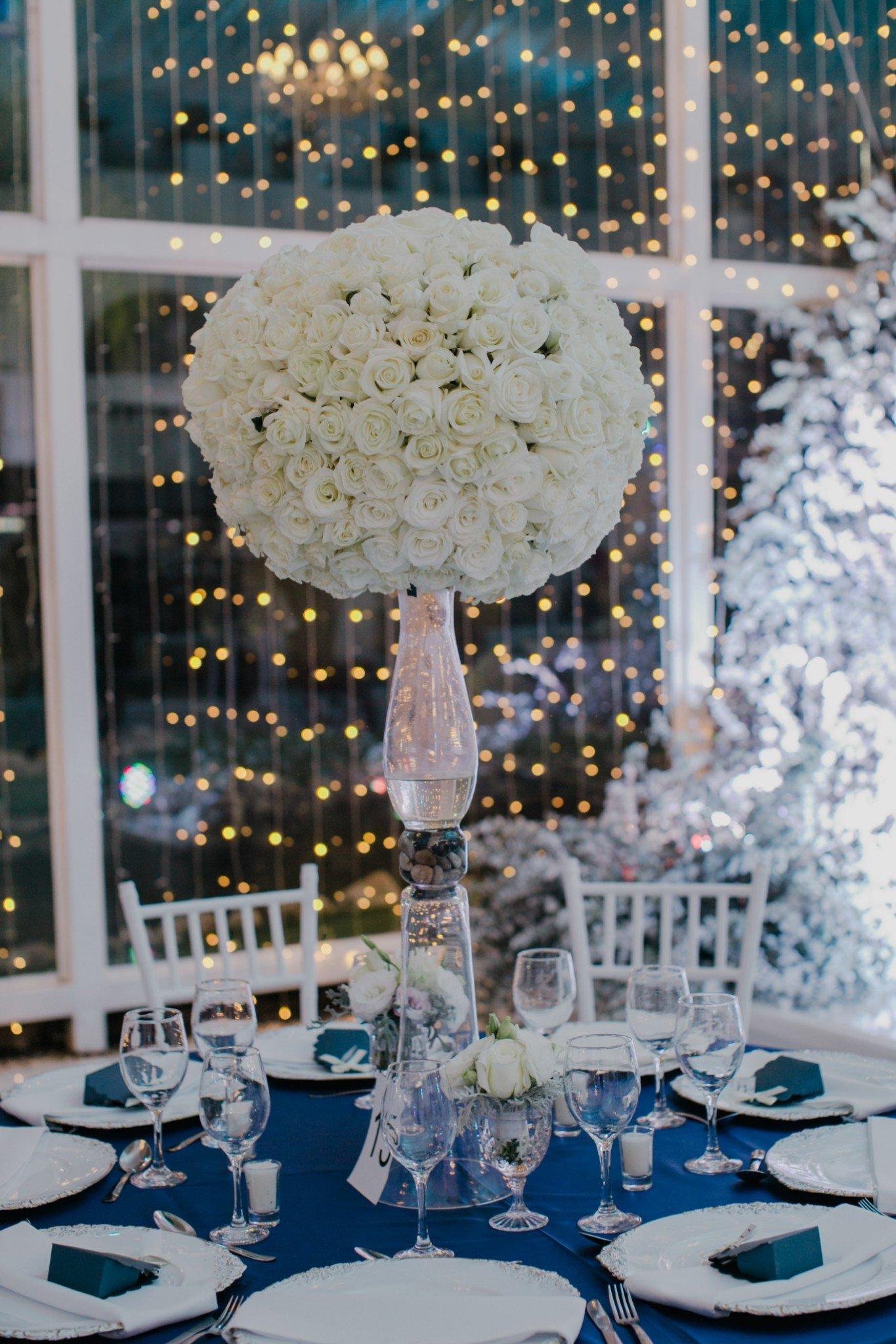 35 ideas para usar 'pomanders' de flores en la decoración de boda