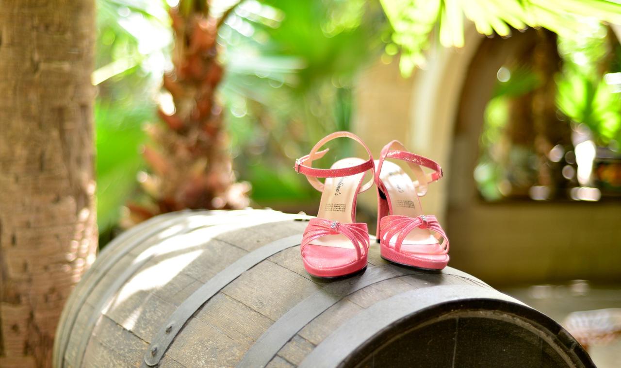 sandalias de novia color coral para boda