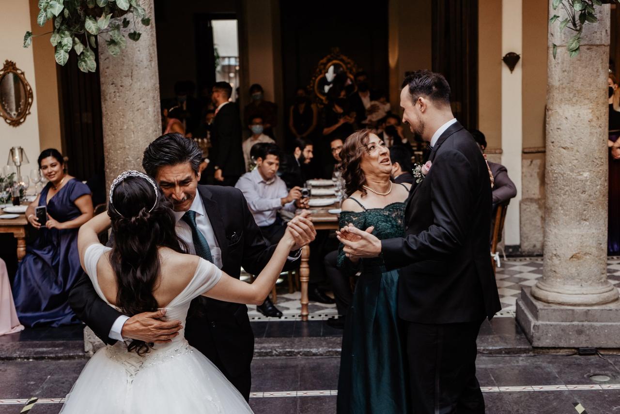 Sorpresas para los novios en la boda: ideas para la ceremonia, el banquete  y el baile