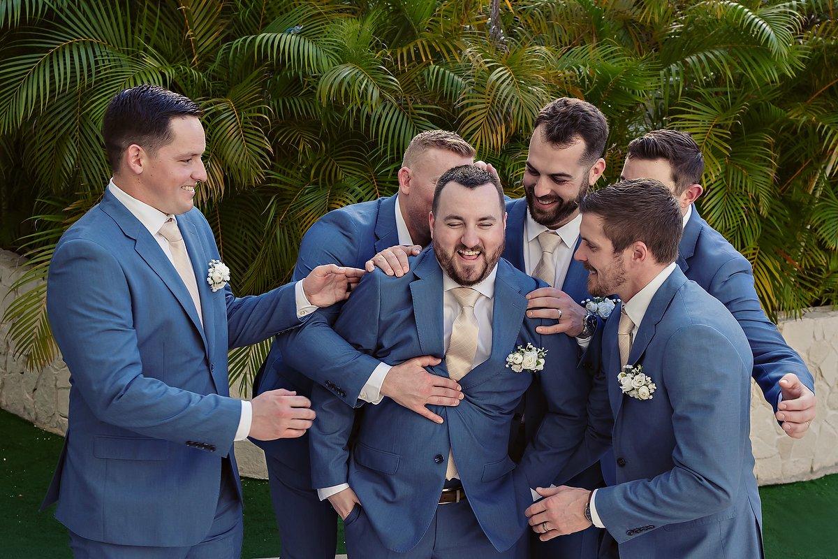 Novio y sus damos de honor