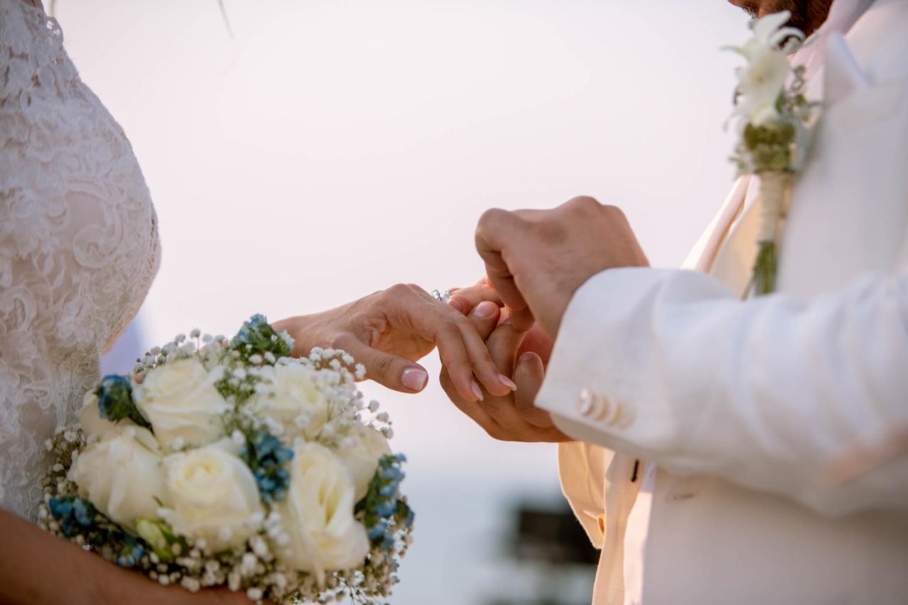 20 poemas para una boda civil: por sus besos, mil versos 