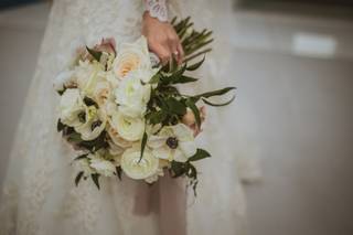 ramo de novia para otoño con flores anémonas