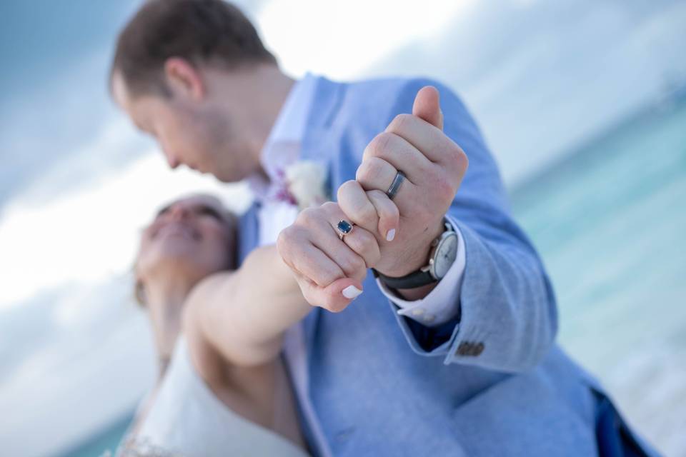 10 anillos de compromiso con piedras de color, ¿cuál elegirías para tu  pareja? 